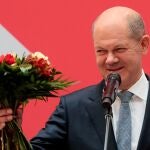 El candidato del SPD, Olaf Scholz, defiende que ha recibido el mandato para gobernar