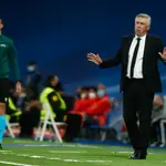 Carlo Ancelotti, durante el partido entre el Real Madrid y el FC Sheriff Tiraspol