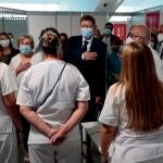El president de la Generalitat, Ximo Puig, en la imagen, junto a la consellera de Sanidad, Ana Barceló, asiste a la clausura de los puntos de vacunación masiva contra la covid-19 en la Comunitat Valenciana