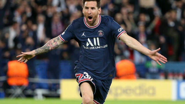 Leo Messi celebra su primer gol con el PSG