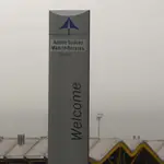 Logo de bienvenida de Aena en el aeropuerto Adolfo Suárez Barajas