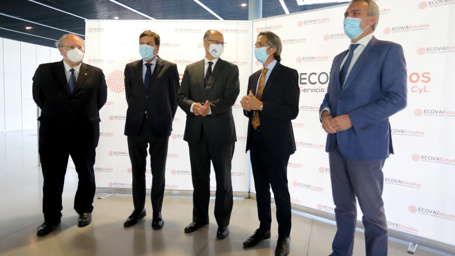 Presentación de ECOVAEstudios. Asisten, el consejero de Economía y Hacienda, Carlos Fernández Carriedo; el presidente de las Cortes, Luis Fuentes; el delegado del Gobierno en Castilla y León, Javier Izquierdo; el presidente del CES, Enrique Cabero; el rector de la UVa, Antonio Largo; y el presidente del Colegio de Economistas de Valladolid, Juan Carlos de Margarida; entre otros