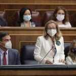 Nadia Calviño interviene en una sesión de control al Gobierno en el Congreso