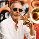 El trompetista Herb Alpert.