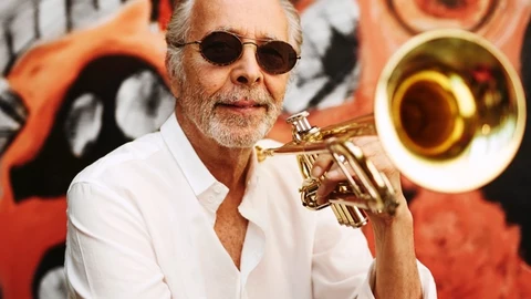 El trompetista Herb Alpert.