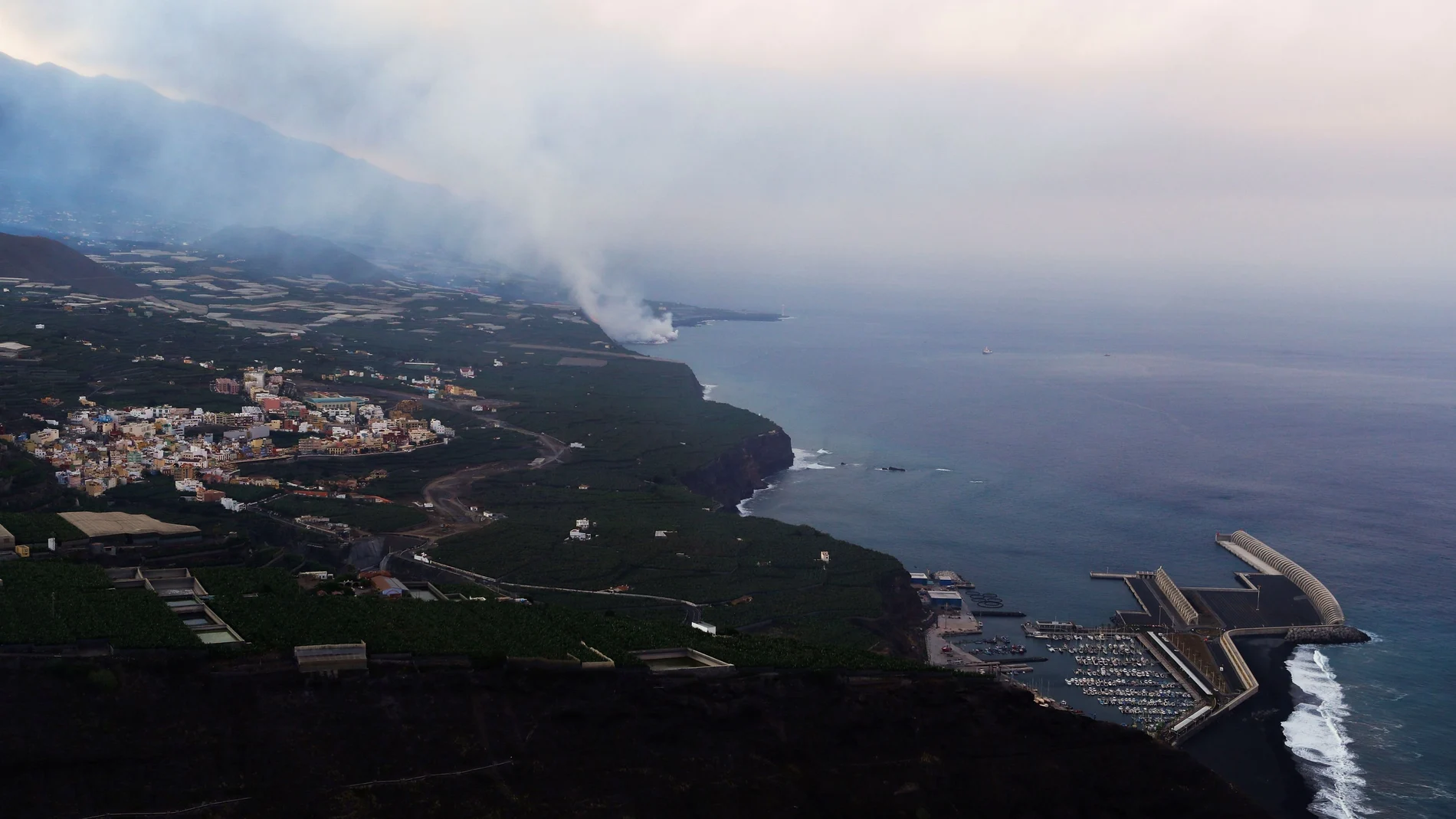 La lava llega al mar al décimo día de erupción en La Palma