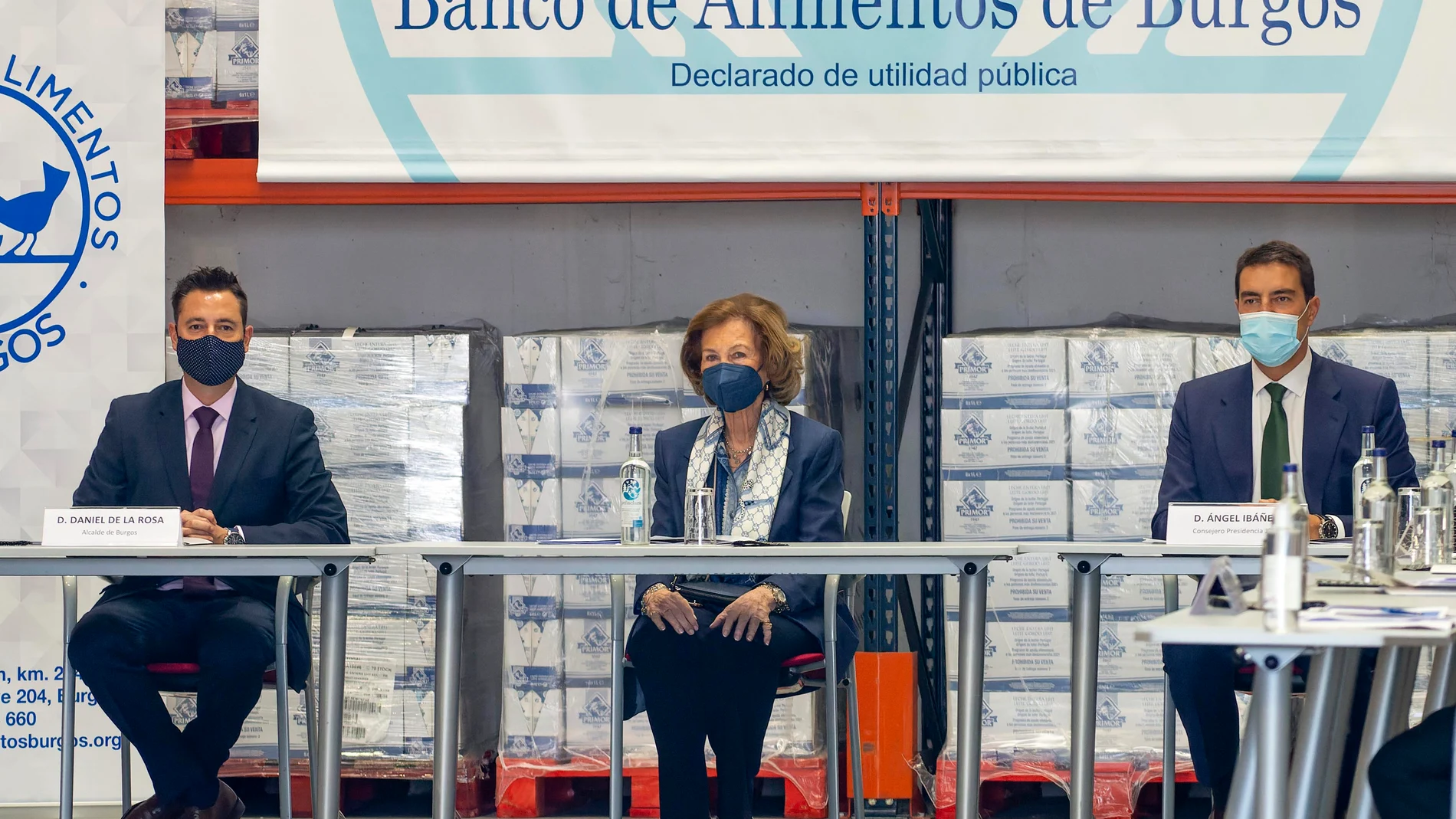 La reina Sofía visita el Banco de Alimentos de Burgos. A las 12.30 horas llegada y reunión con autoridades y responsables de la Asociación Banco de Alimentos de Burgos, y posteriormente, a las 13 horas visita las instalaciones y mantiene un encuentro con los voluntarios