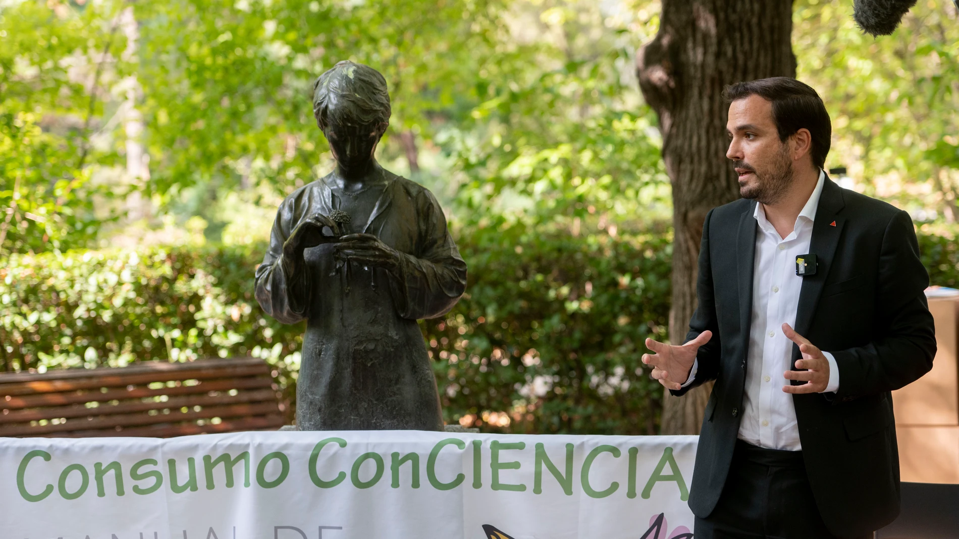 El ministro de Consumo, Alberto Garzón, interviene durante la clausura de la jornada 'Consumo Consciente' en el Real Jardín Botánico, a 30 de septiembre de 2021