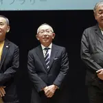 Tadashi Yanai, presidente de Uniqlo, en el centro de la imagen.