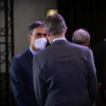El presidente del Gobierno y el Rey Felipe VI, ayer en el Automobile de Barcelona