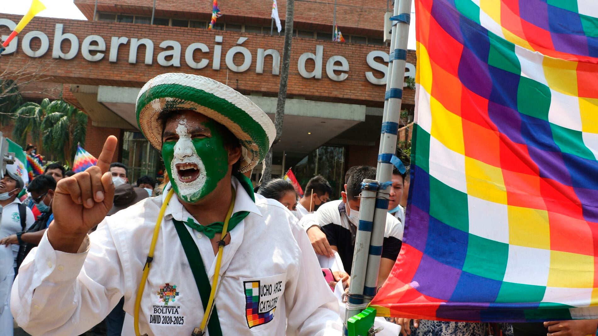 Bolivia Ind genas marchan 37 d as en defensa de su tierra