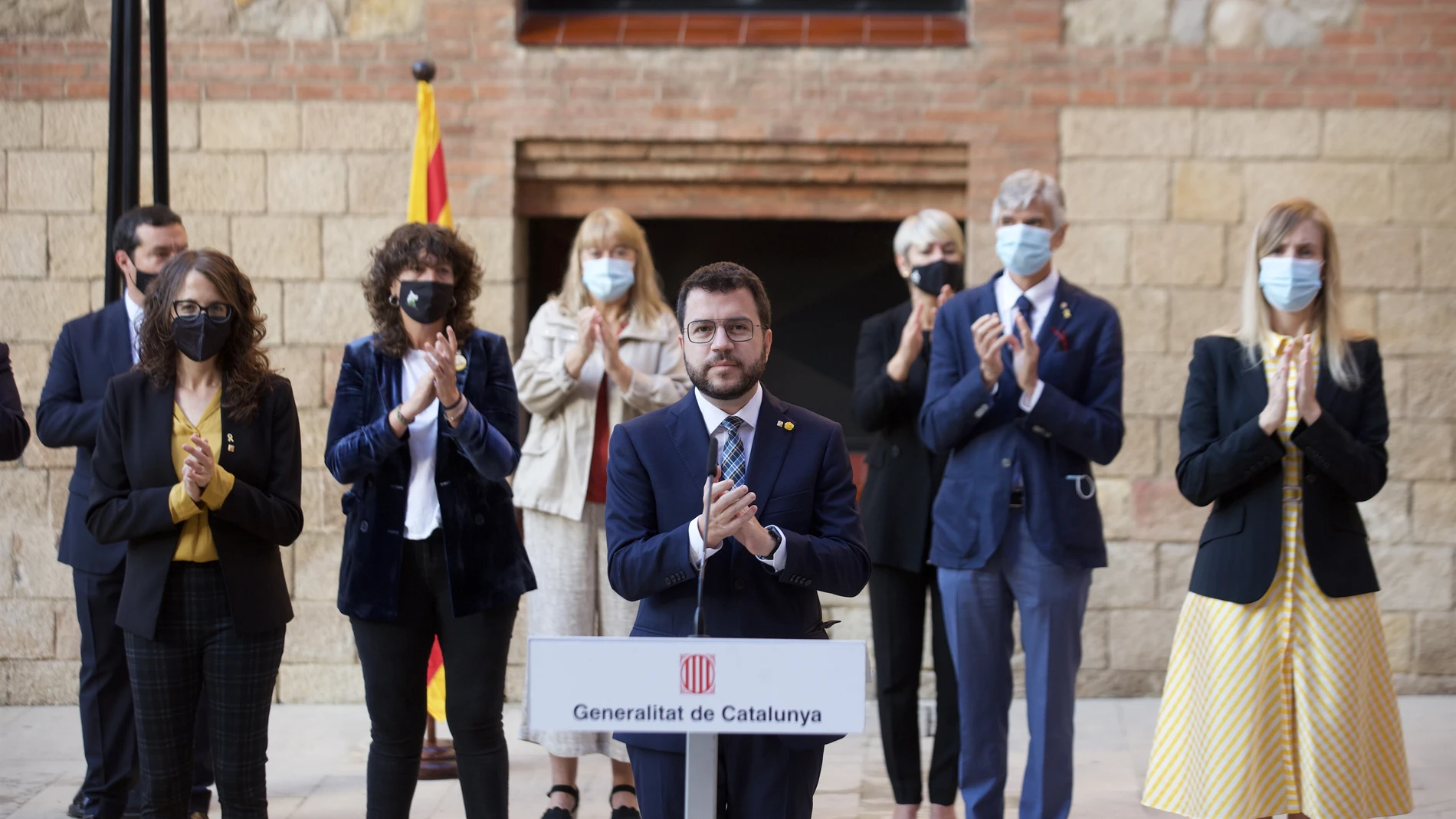 El presidente de la Generalitat, Pere Aragonès, acompañado del resto del Govern en la declaración institucional con motivo del cuarto aniversario del 1-O