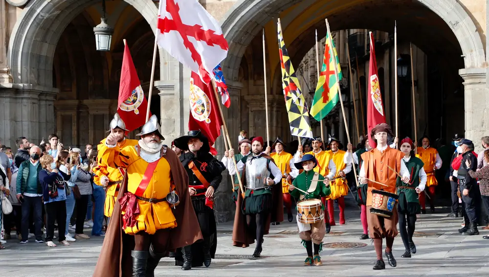 Salamanca regresa al esplendor del Siglo de Oro mediante un pintoresco desfile de época