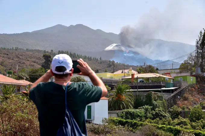 La Palma, así será la vida después del volcán: desalojos por gases, suelo negro y tóxico...