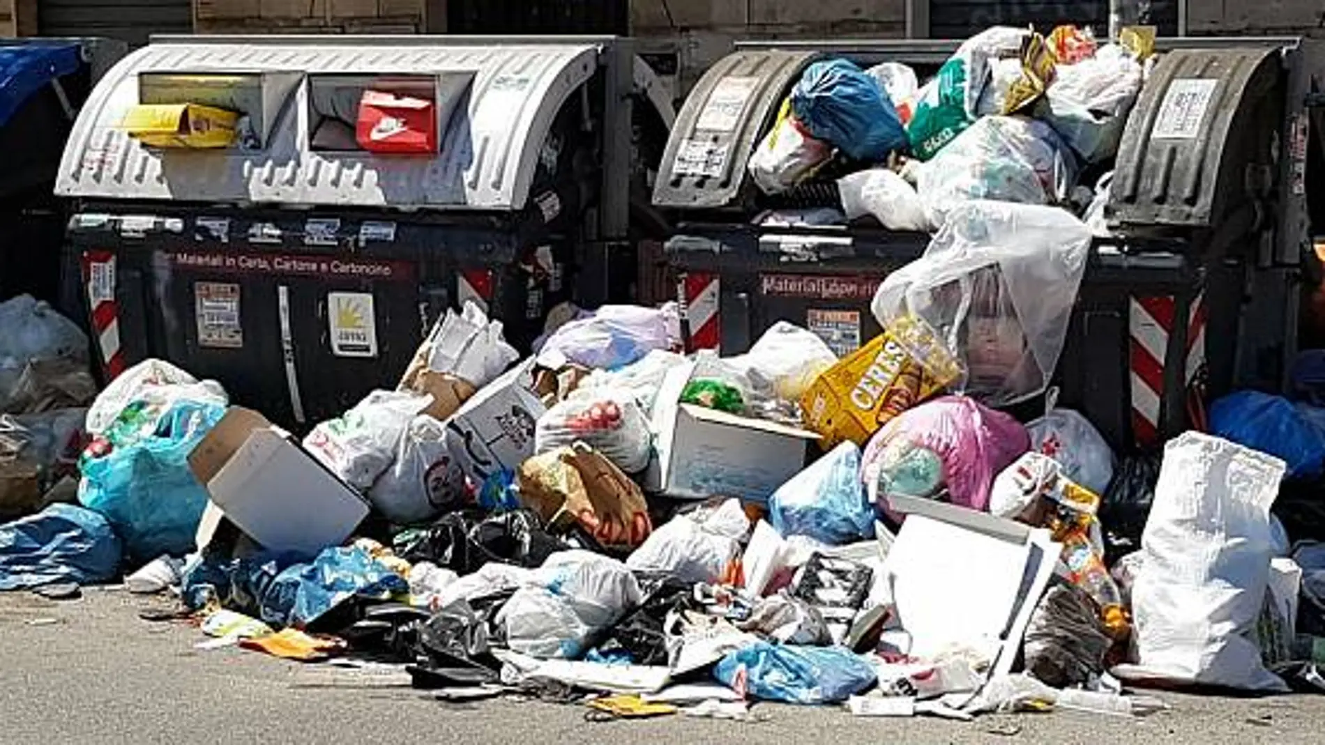 Las calles están inundadas de basura desde que el vertedero de Malagrotta se cerró en 2013 y Roma es una de las ciudades más sucias del mundo