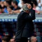 El entrenador del Real Madrid Carlo Ancelotti, durante el partido de la octava jornada de Liga que disputan en el RCDE Stadium de Cornellá.