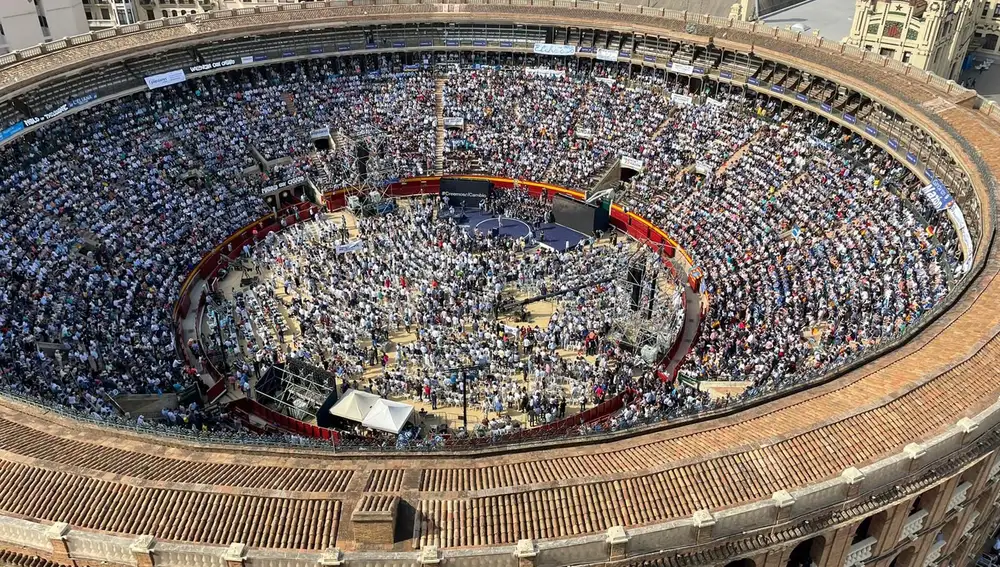 Vista aérea de la plaza de toros de Valencia durante el cierre de la convención del PP