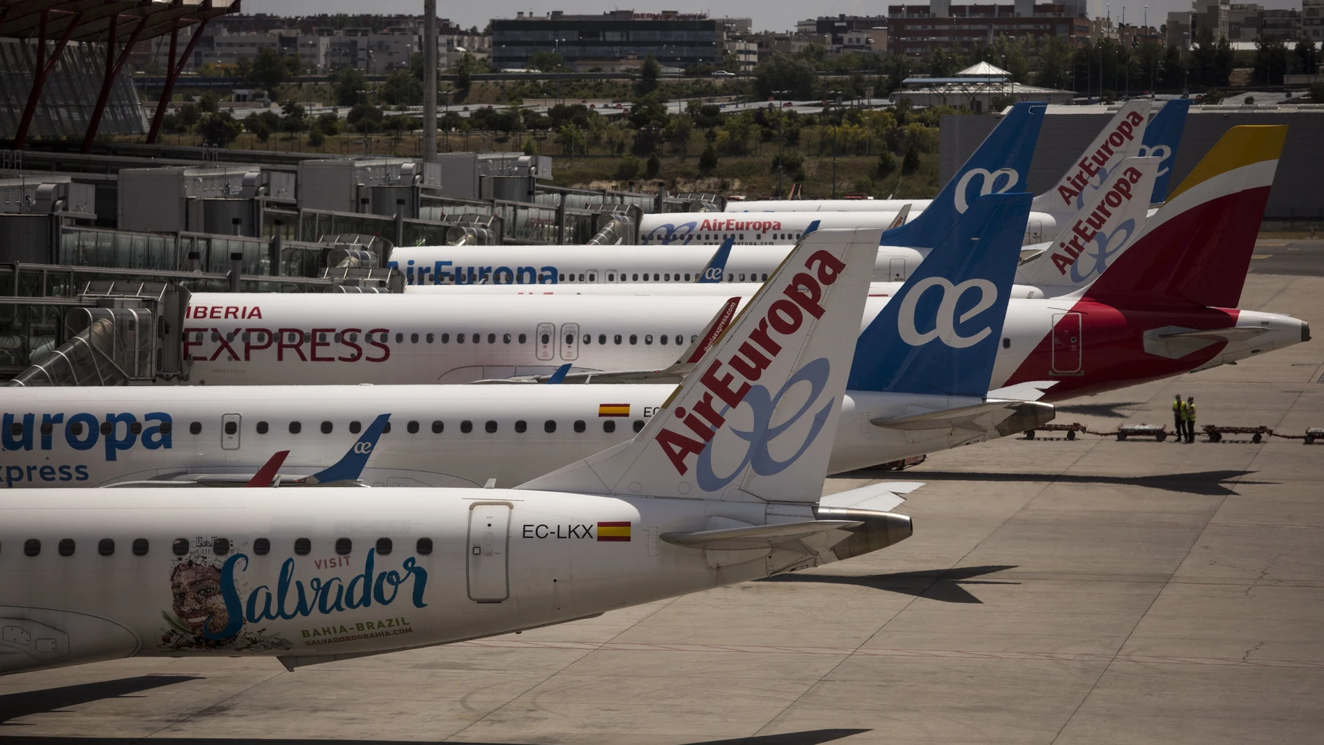 Varios aviones de Air Europa e Iberia en la terminal T4 del Aeropuerto Adolfo Suárez Madrid-Barajas