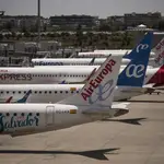Varios aviones de Air Europa e Iberia en la terminal T4 del Aeropuerto Adolfo Suárez Madrid-Barajas