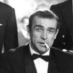 Sean Connery interpretando a James Bond