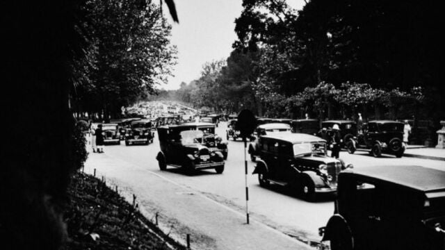 Coches en el Retiro en los años 30