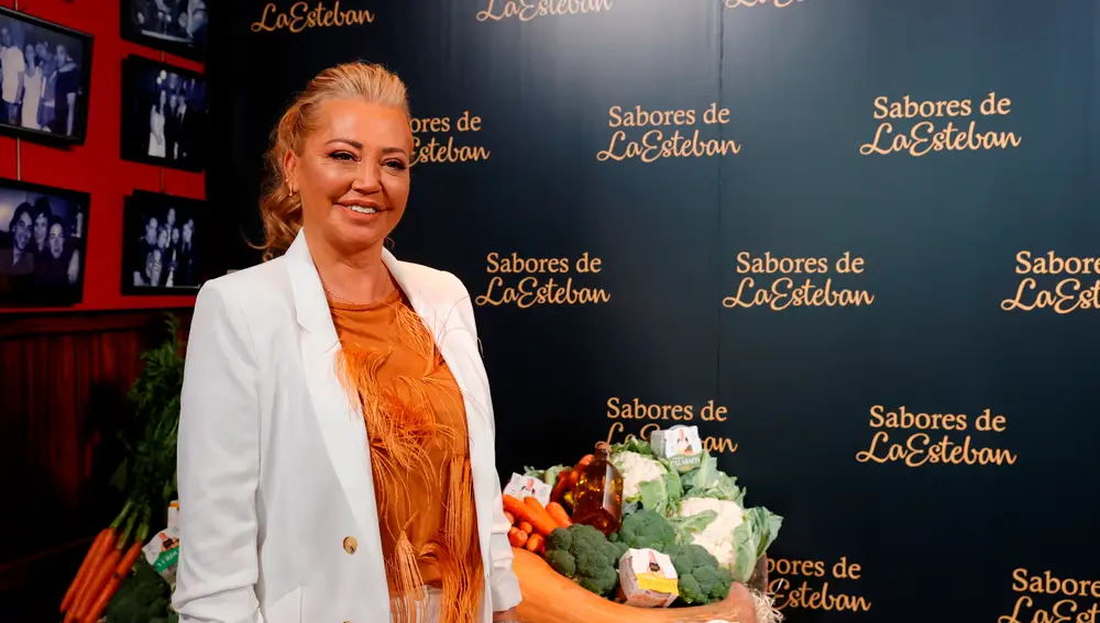 La colaboradora de televisión Belén Esteban presenta sus nuevos productos de Sabores de la Esteban en el Museo Chicote de Madrid.