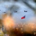 Helicópteros de Taiwán en unas maniobras militares en el Día Nacional de la isla