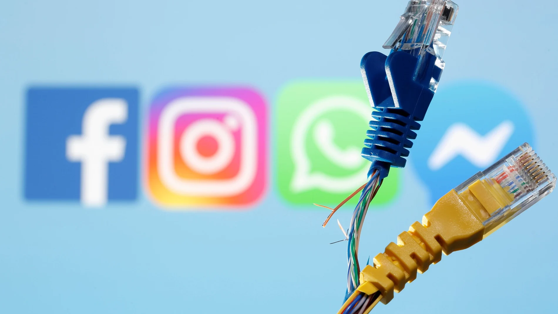 ¿Por que se cayeron el pasado lunes Facebook, Whatsapp e Instagram?