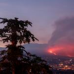 Imagen del volcán tomada al amanecer desde el Valle de Aridane.