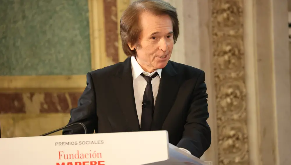 Raphael recibe el Premio “A Toda una vida Profesional Jose Manuel Martínez Martínez”.Raúl Terrel / Europa Press