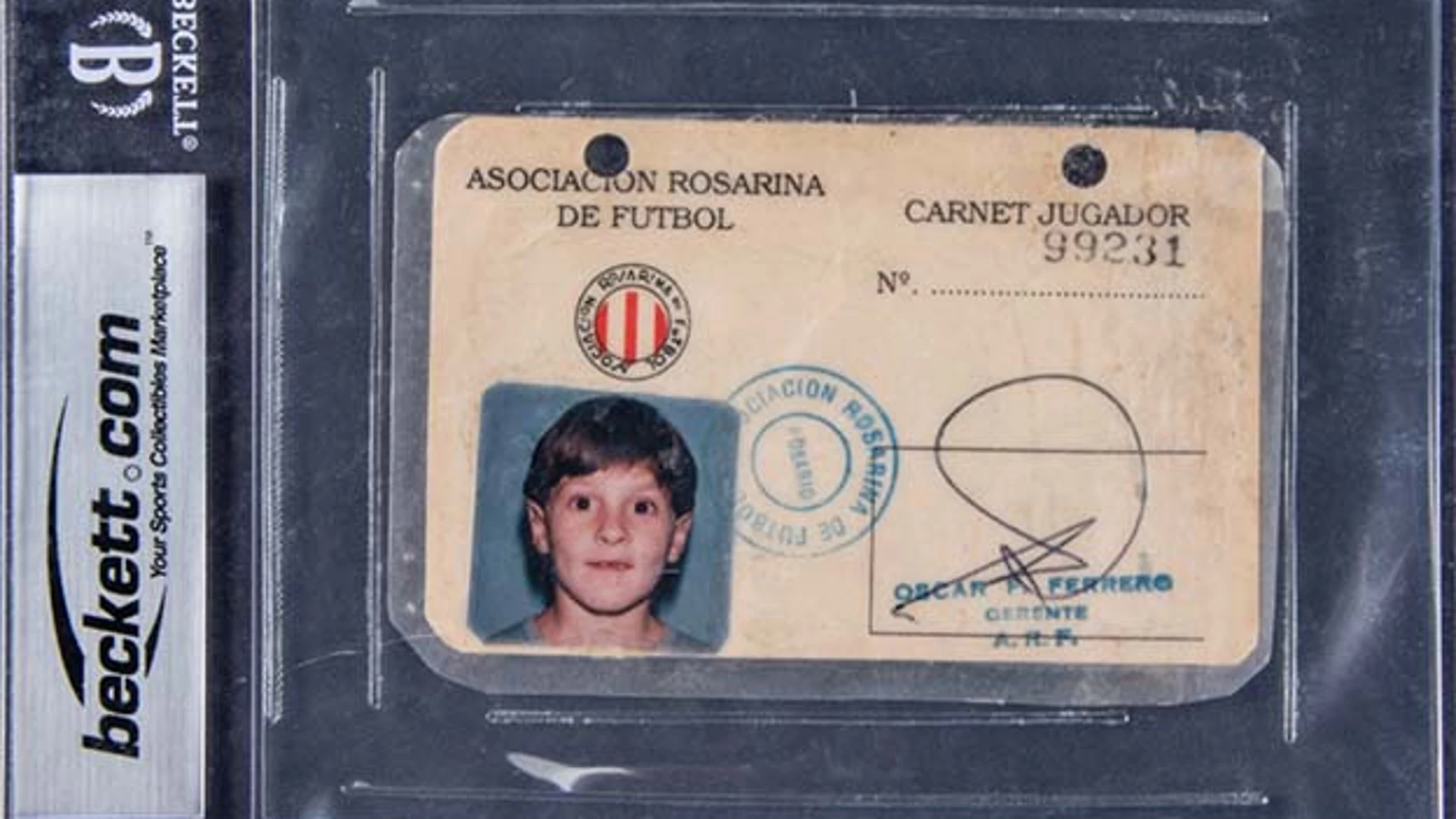 Carnet de Leo Messi con su firma subastado por Goldin Auctions.