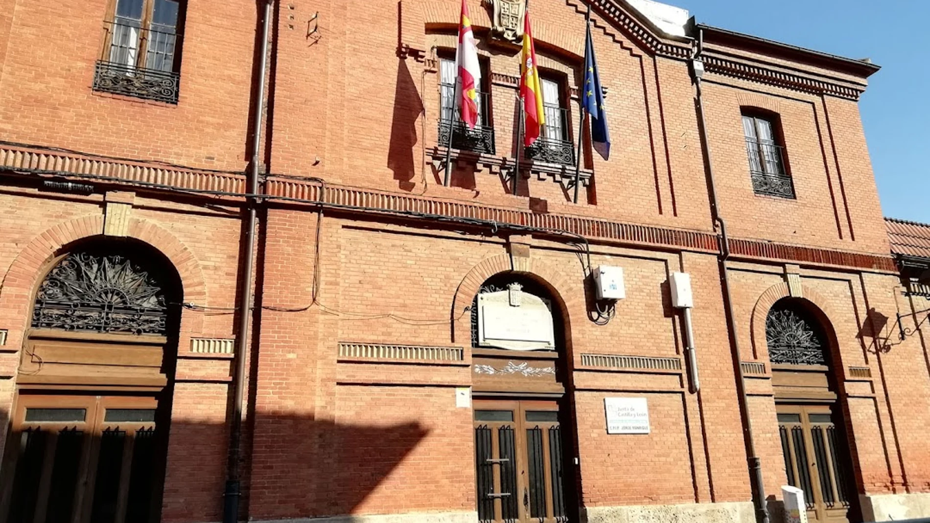 Fachada del colegio Jorge Manrique de Palencia