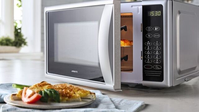 Comida recién salida del microondas