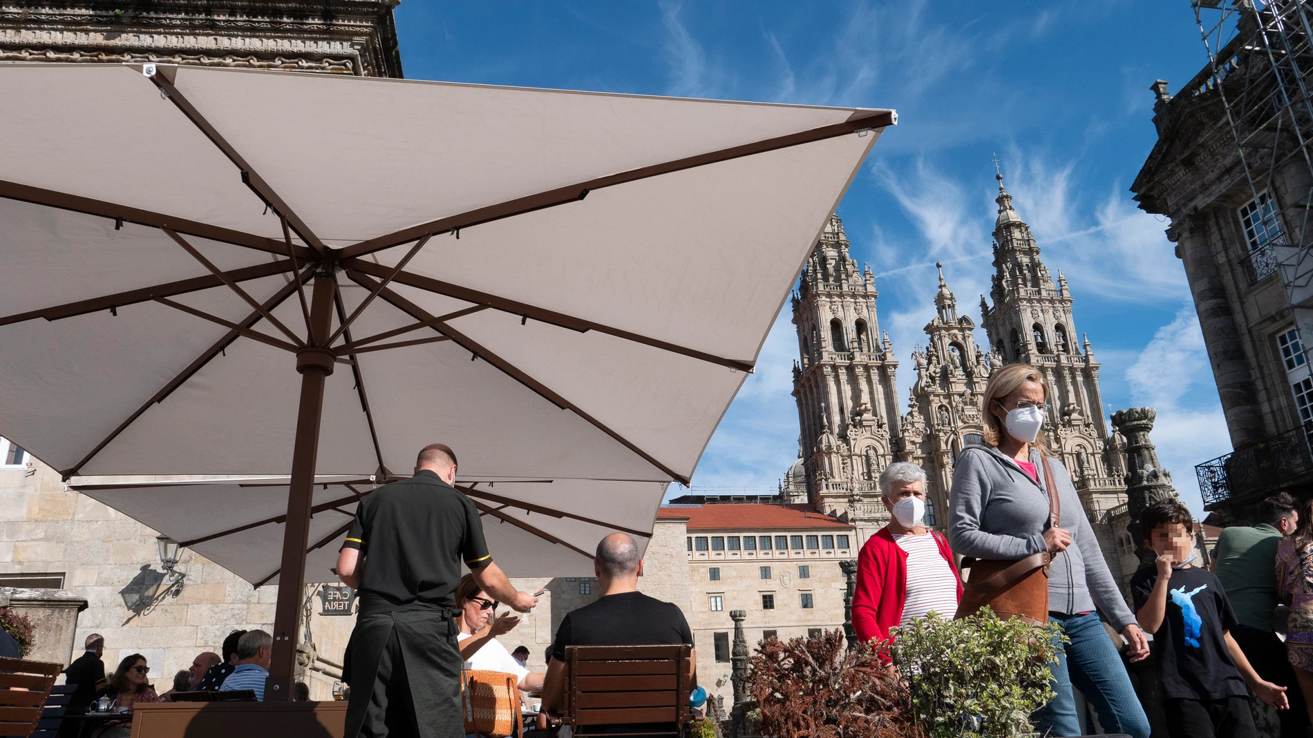 La terraza de un bar, en la plaza del Obradoiro, en Santiago de Compostela, A Coruña, Galicia (España)