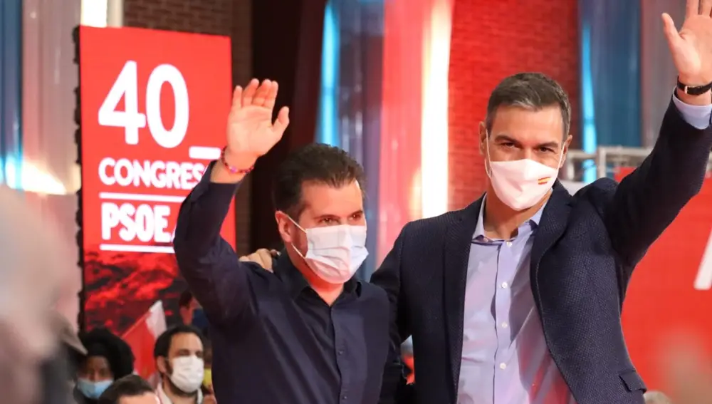 Tudanca y Sánchez, durante su participación en el acto del partido en Ponferrada.PSOECYL10/10/2021