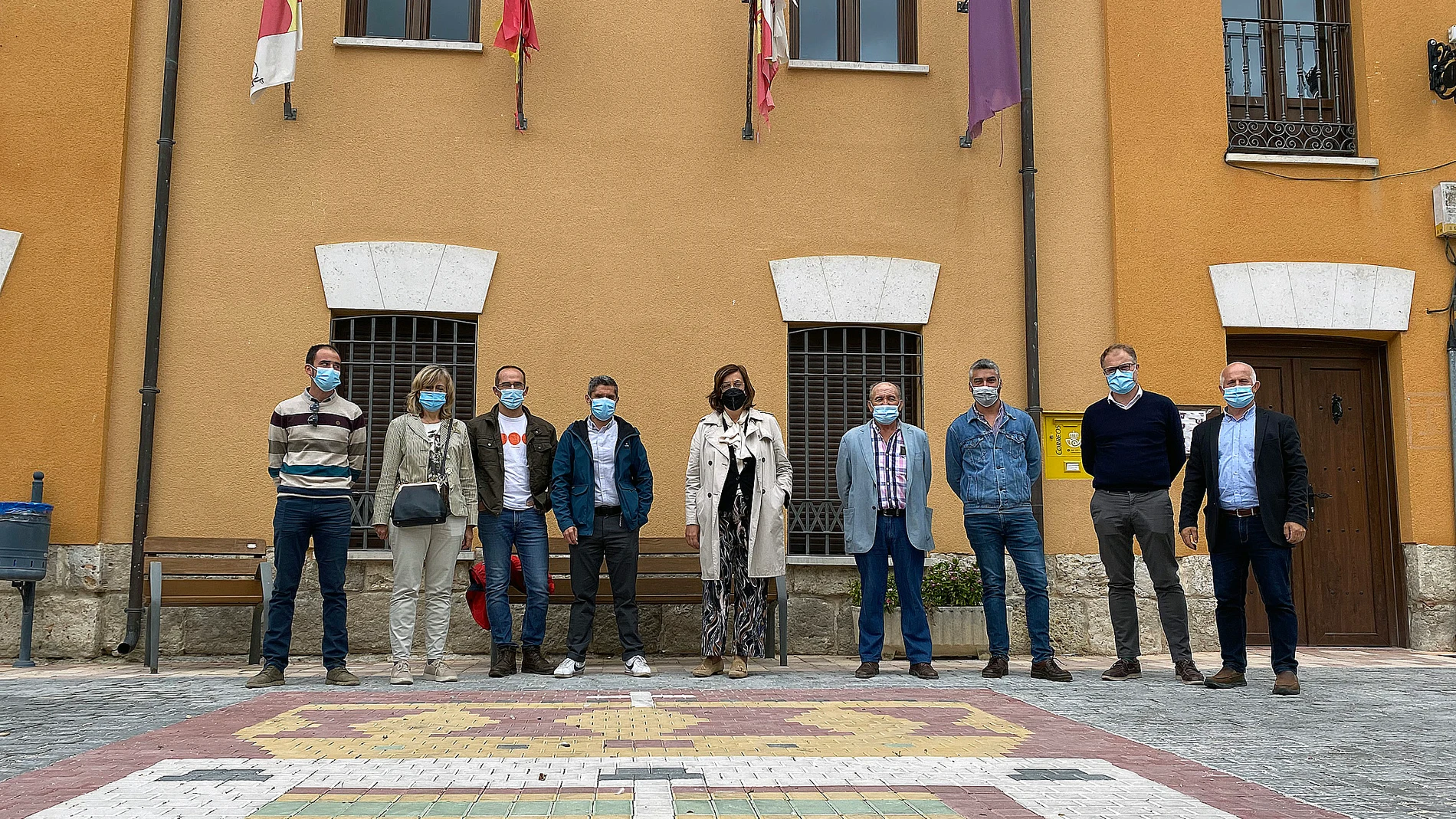 Ángeles Armisén en su visita a la localidad palentina