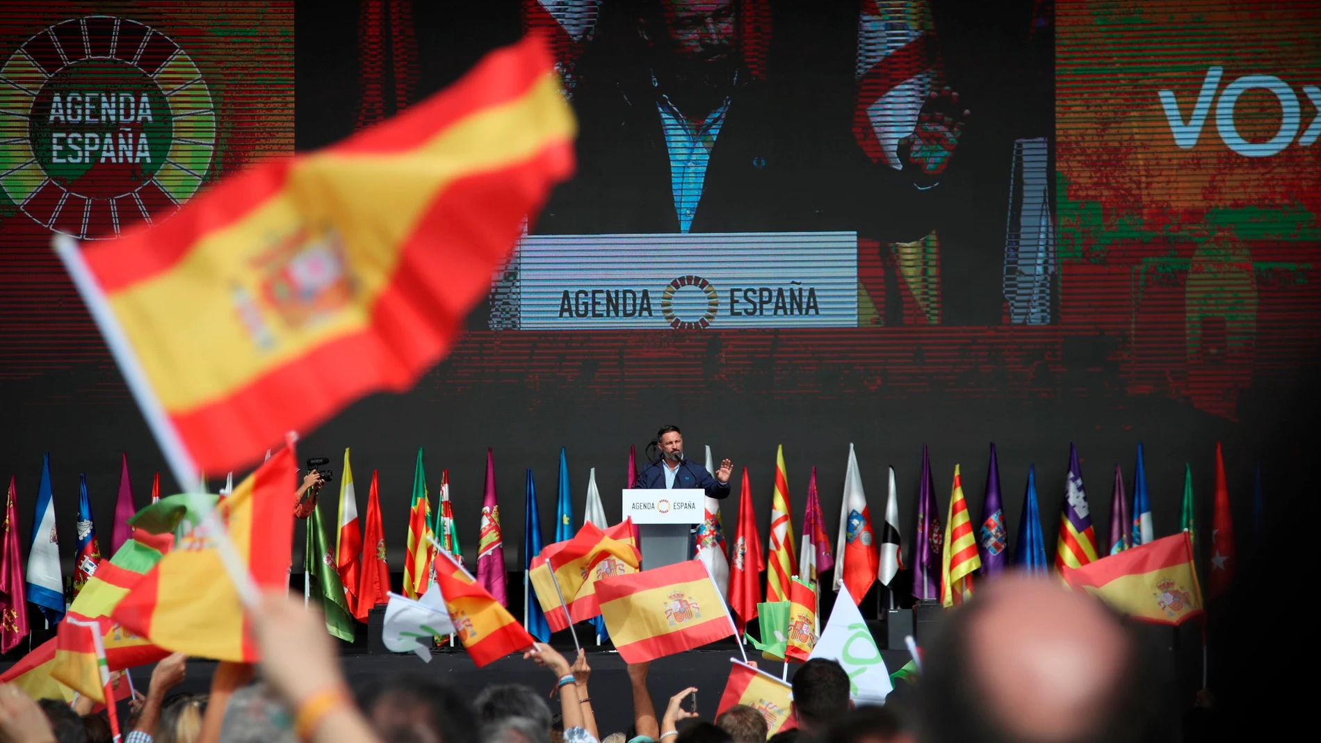 El presidente de Vox, Santiago Abascal, ha presentado este domingo la "Agenda España", en el acto de cierre de "Viva 21.