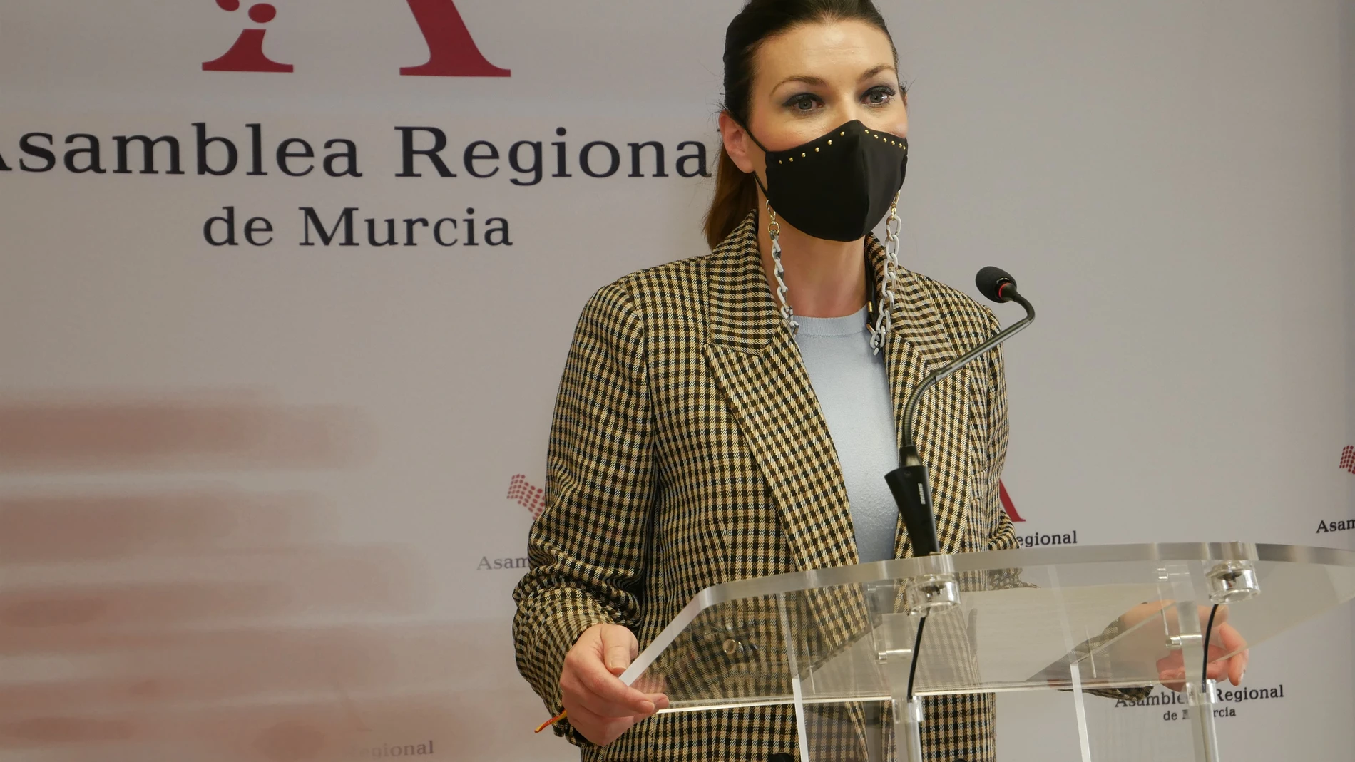 La diputada del PP, y promotora de la iniciativa, Mari Carmen Ruiz Jódar