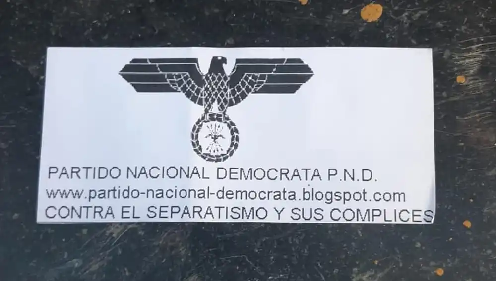 Denuncian la aparición de fotocopias del tamaño de una tarjeta con el dibujo de un águila que recuerda por su silueta al del régimen nazi