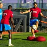 Ousmane Dembélé y Sergio 'Kun' Agüero ya se entrenan con el grupo en el FC Barcelona