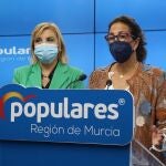 La diputada del PP Isabel Borrego junto a la senadora Violante Tomás