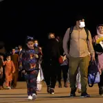  España recibe a 85 refugiados afganos llegados en avión desde Pakistán