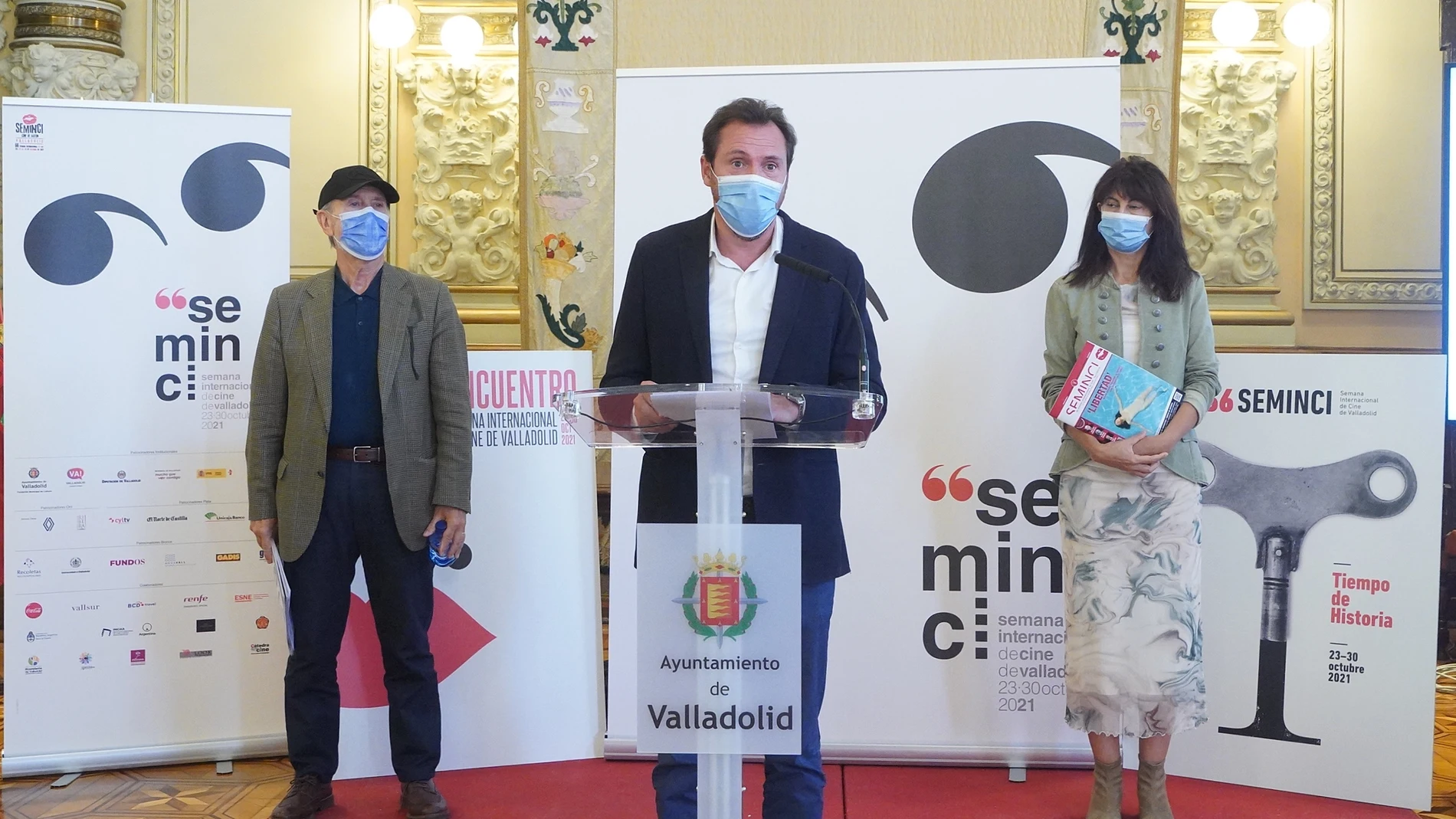 El alcalde de Valladolid, Óscar Puente, presenta la 66 edición de la Seminci, junto a la concejala Ana Redondo y el director del festival, Javier Ángulo