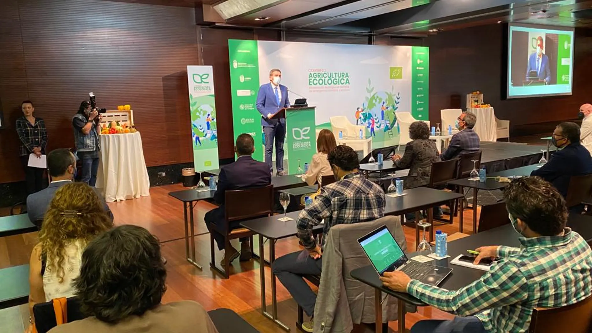 El consejero Antonio Luengo durante su intervención en el acto inaugural del Congreso de Agricultura Ecológica.