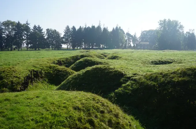 A las orillas del Somme florecen 500.000 tumbas adornadas con hierba verde