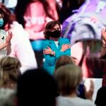 La ex vicepresidenta del Gobierno Carmen Calvo (i) junto a la ministra Pilar Llop (i) durante su participación en la mesa redonda “Avanzamos_ en Feminismo” en la primera jornada del 40 Congreso Federal del PSOE que se celebra en Valencia