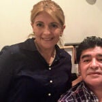 Gabriela Camaño, ex asistente de Diego Maradona, junto a el Pelusa