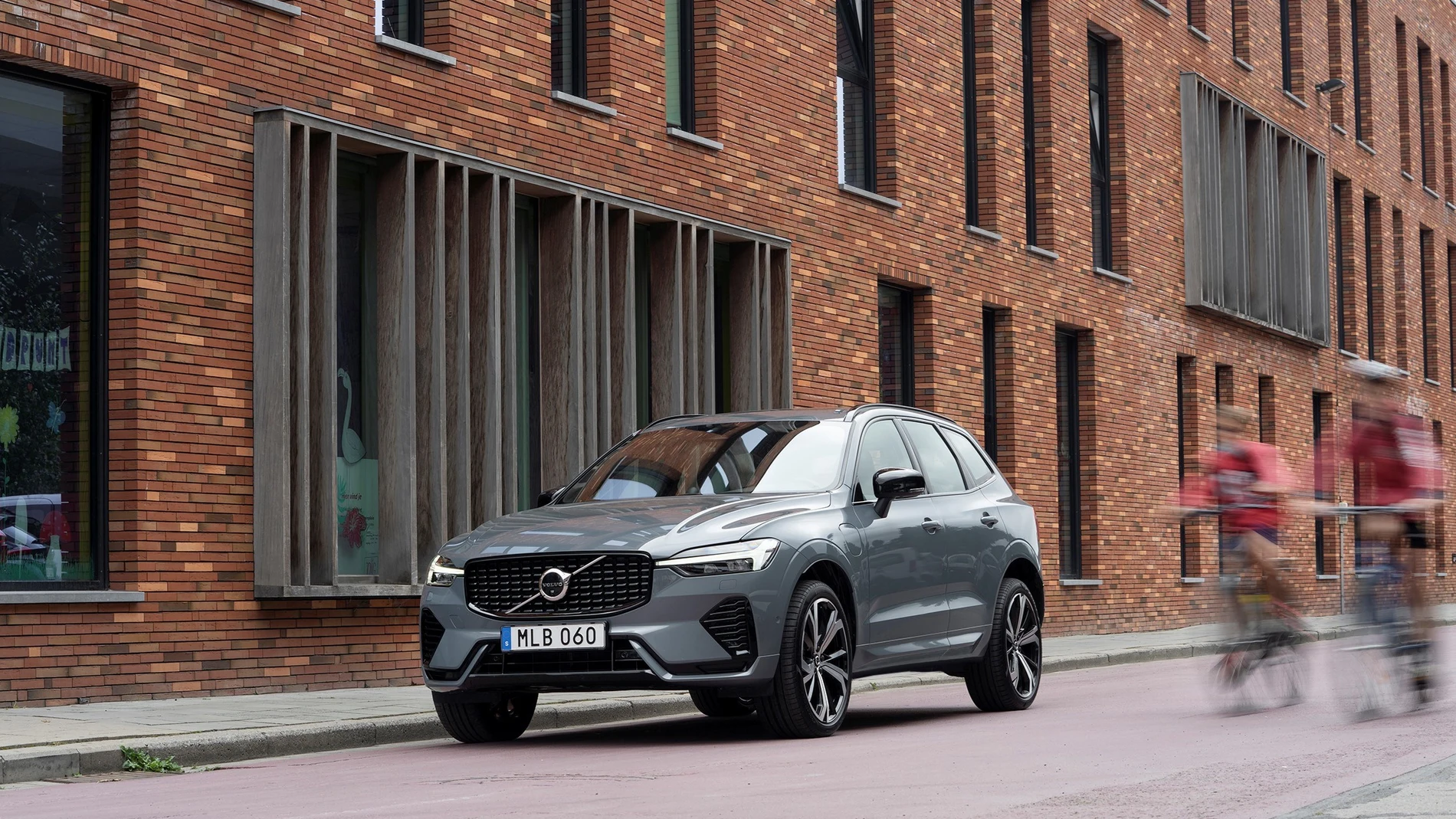 Volvo XC60 Recharge T8 AWD, Thunder Grey