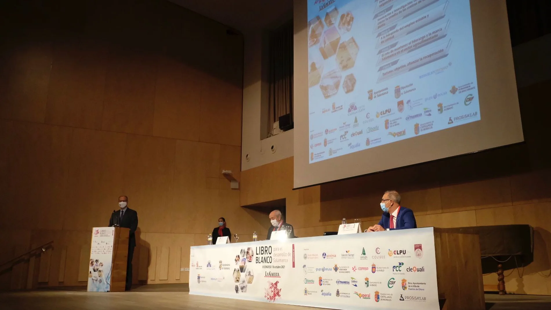 El presidente de las Cortes de Castilla y León, Luis Fuentes, inaugura el II Congreso "LibroBlanco para el Desarrollo de Salamanca"