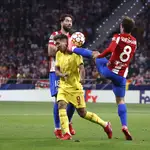  Así fue la roja directa a Griezmann en el Atlético - Liverpool (vídeo)